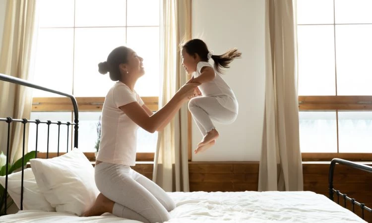 MOM AND KID PLAYING