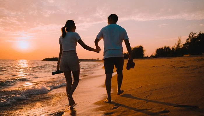 SUNTRUST_COUPLE AT BEACH