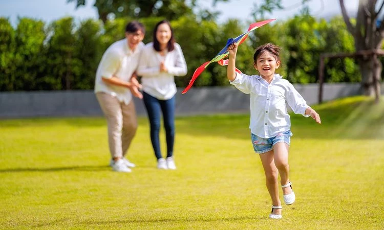 FAMILY PLAYING