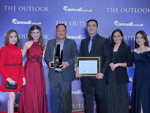 SUNTRUST_OUTLOOK AWARDS