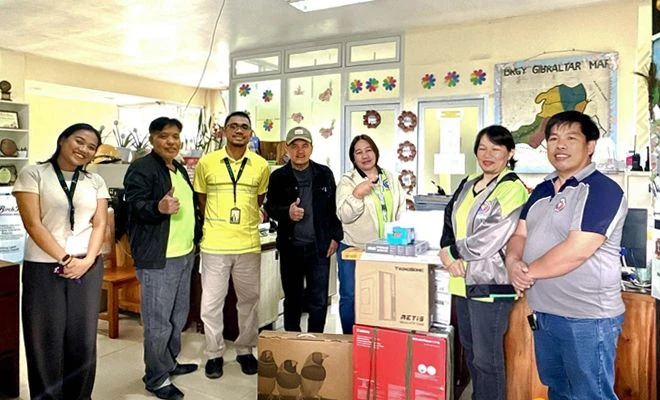 Suntrust Donates Equipment to Barangay Gibraltar